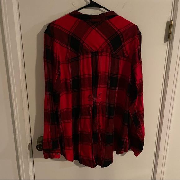 Women’s Hi-Low Buffalo Plaid Button Up - Picture 6 of 8